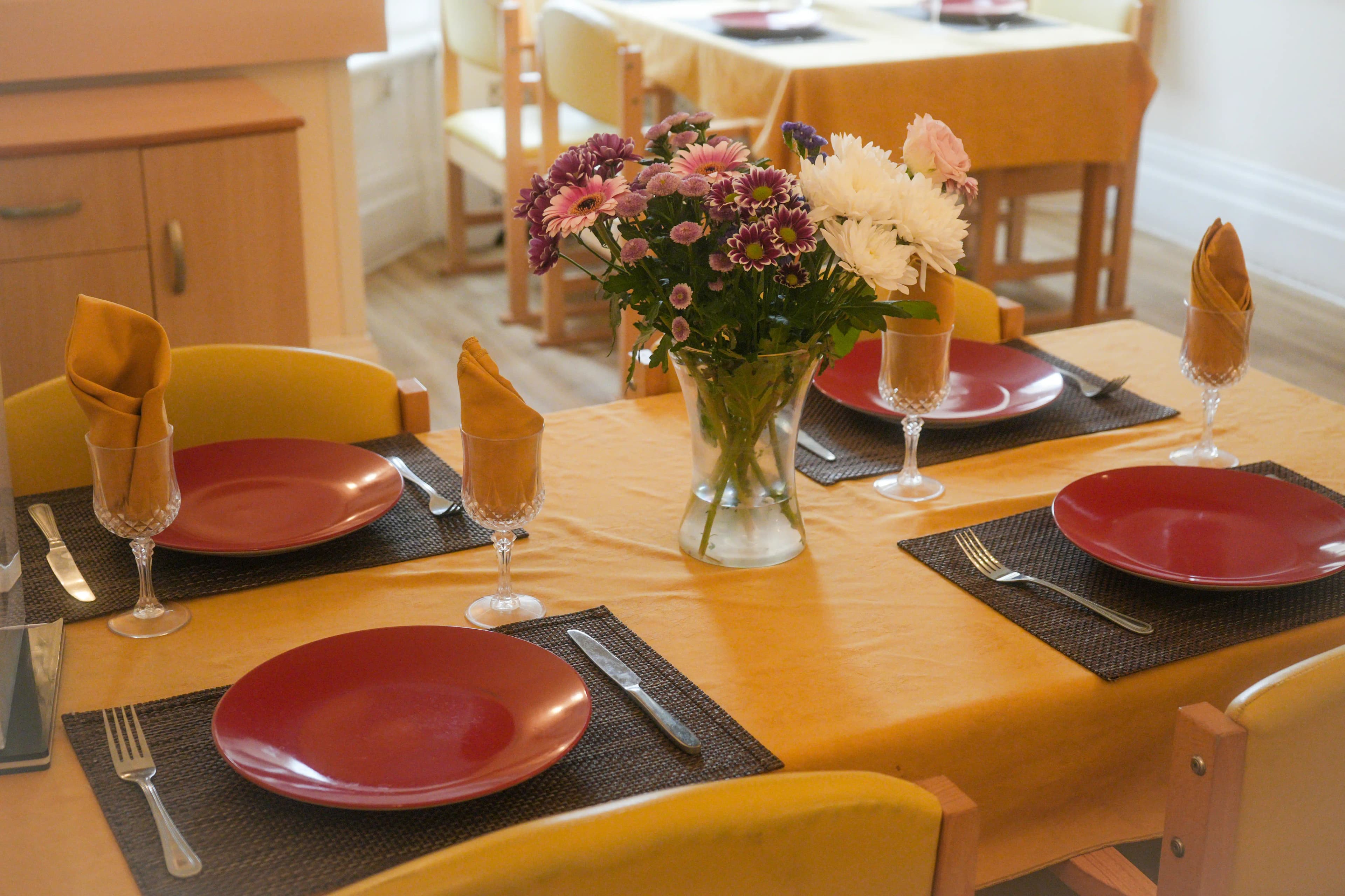 Dining & Daily Living
